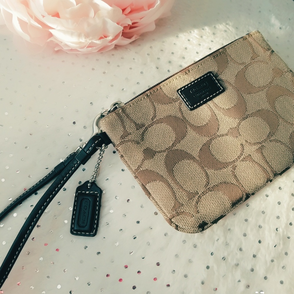 🖤Reserved for Kat COACH Wristlet